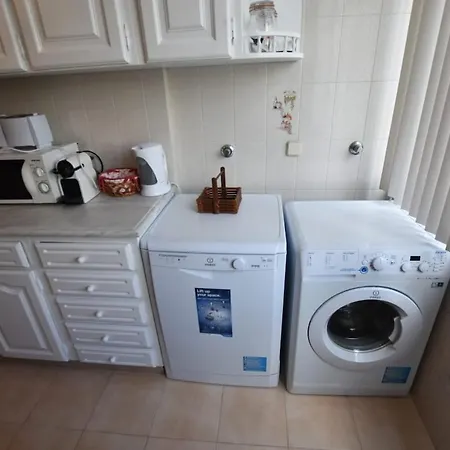 Excellent 2 Bedroom In Center *