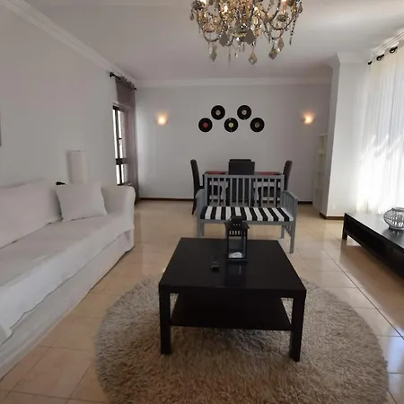 Excellent 2 Bedroom In Center Apartment