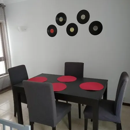 Excellent 2 Bedroom In Center