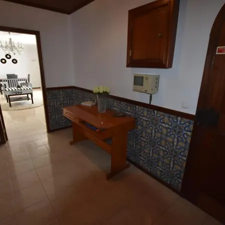 Excellent 2 Bedroom In Center Apartment