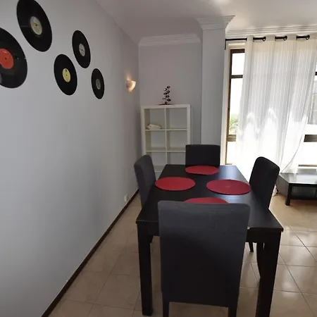 Excellent 2 Bedroom In Center Apartment