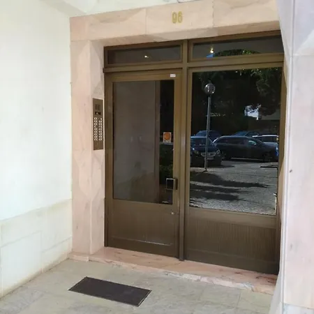 Excellent 2 Bedroom In Center