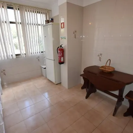 Excellent 2 Bedroom In Center *